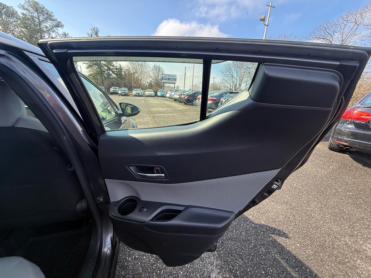 Toyota C-HR XLE 4D SUV 2019