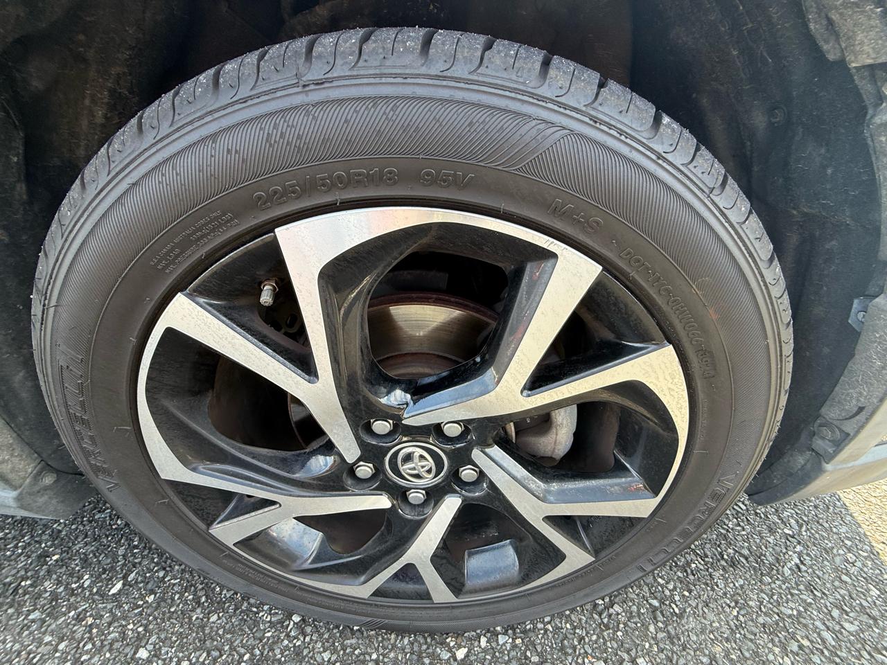 Toyota C-HR XLE 4D SUV 2019