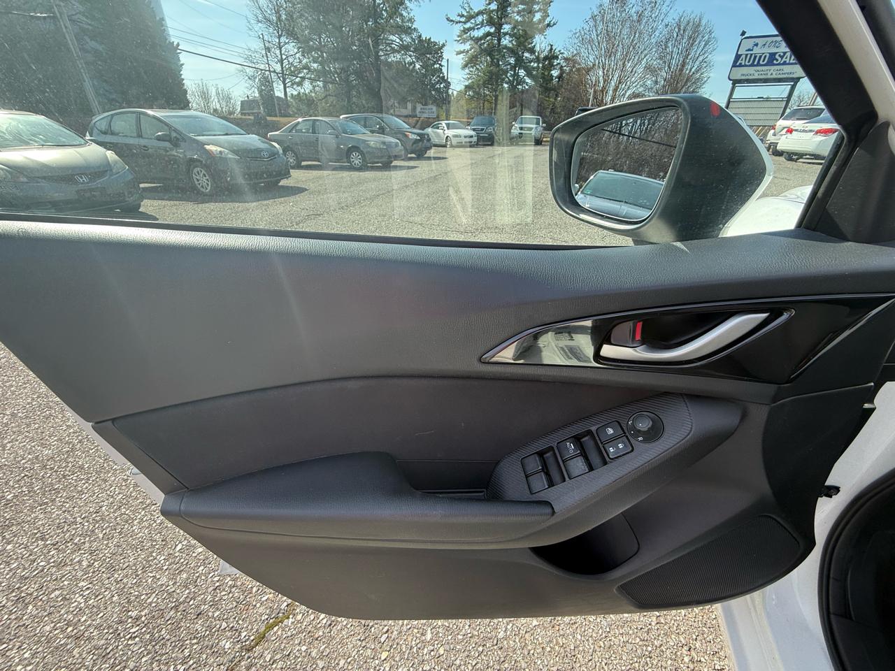 Mazda MAZDA3 i Sport AT 5-Door 2014