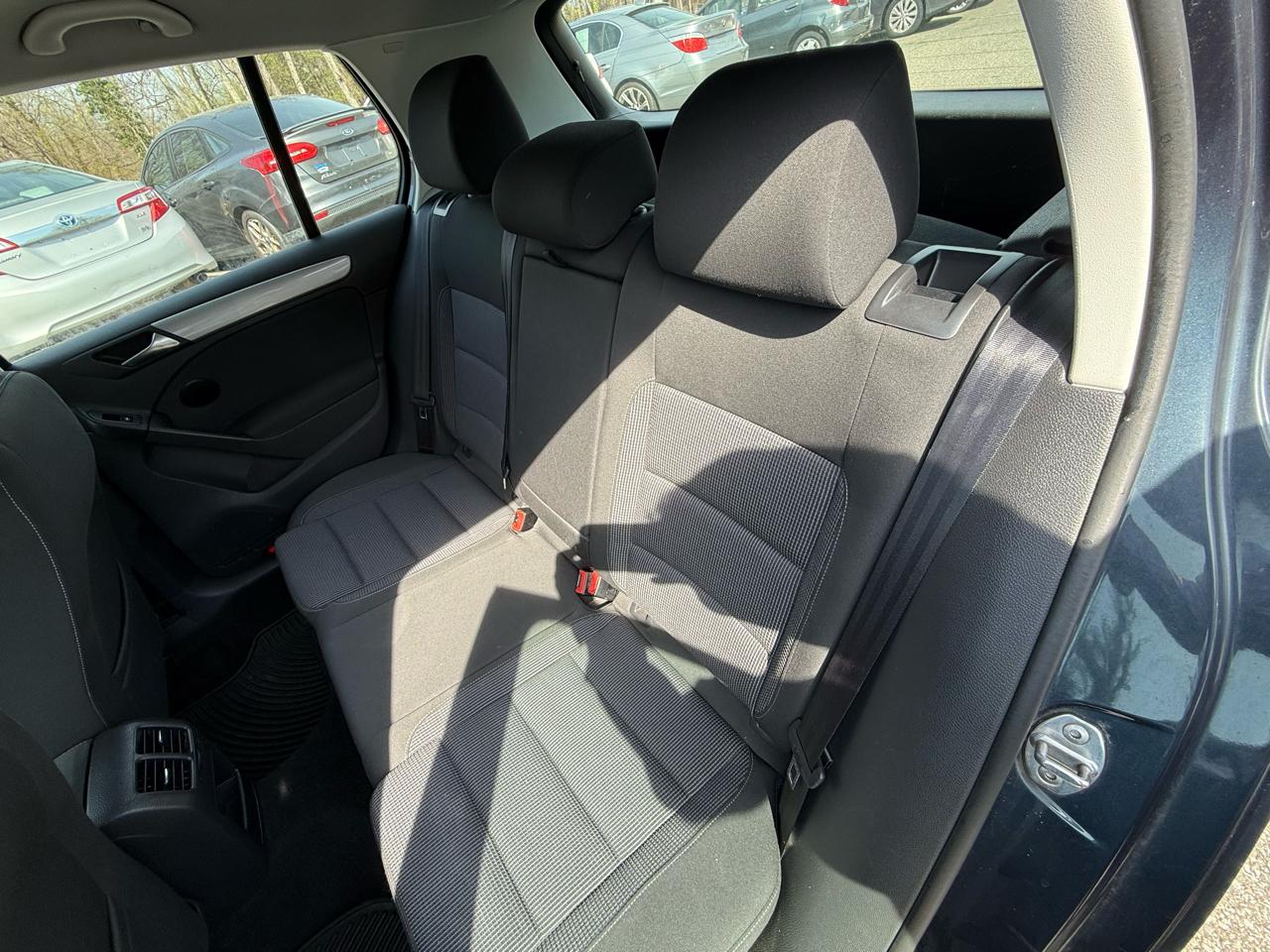 Volkswagen Golf 2.5L Conv & Sunroof 4 Door PZEV 2013