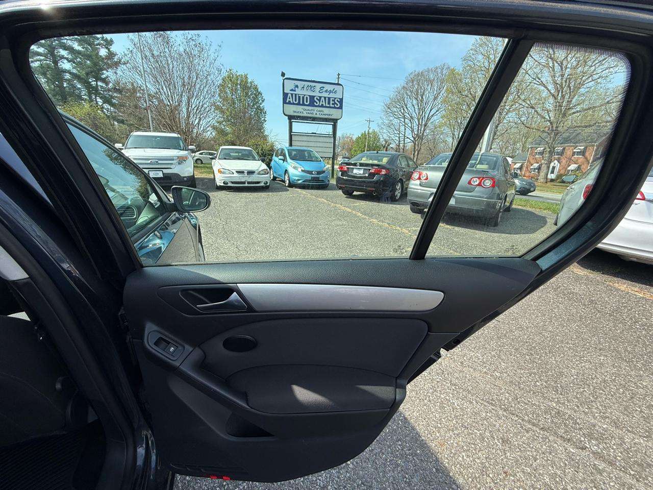 Volkswagen Golf 2.5L Conv & Sunroof 4 Door PZEV 2013