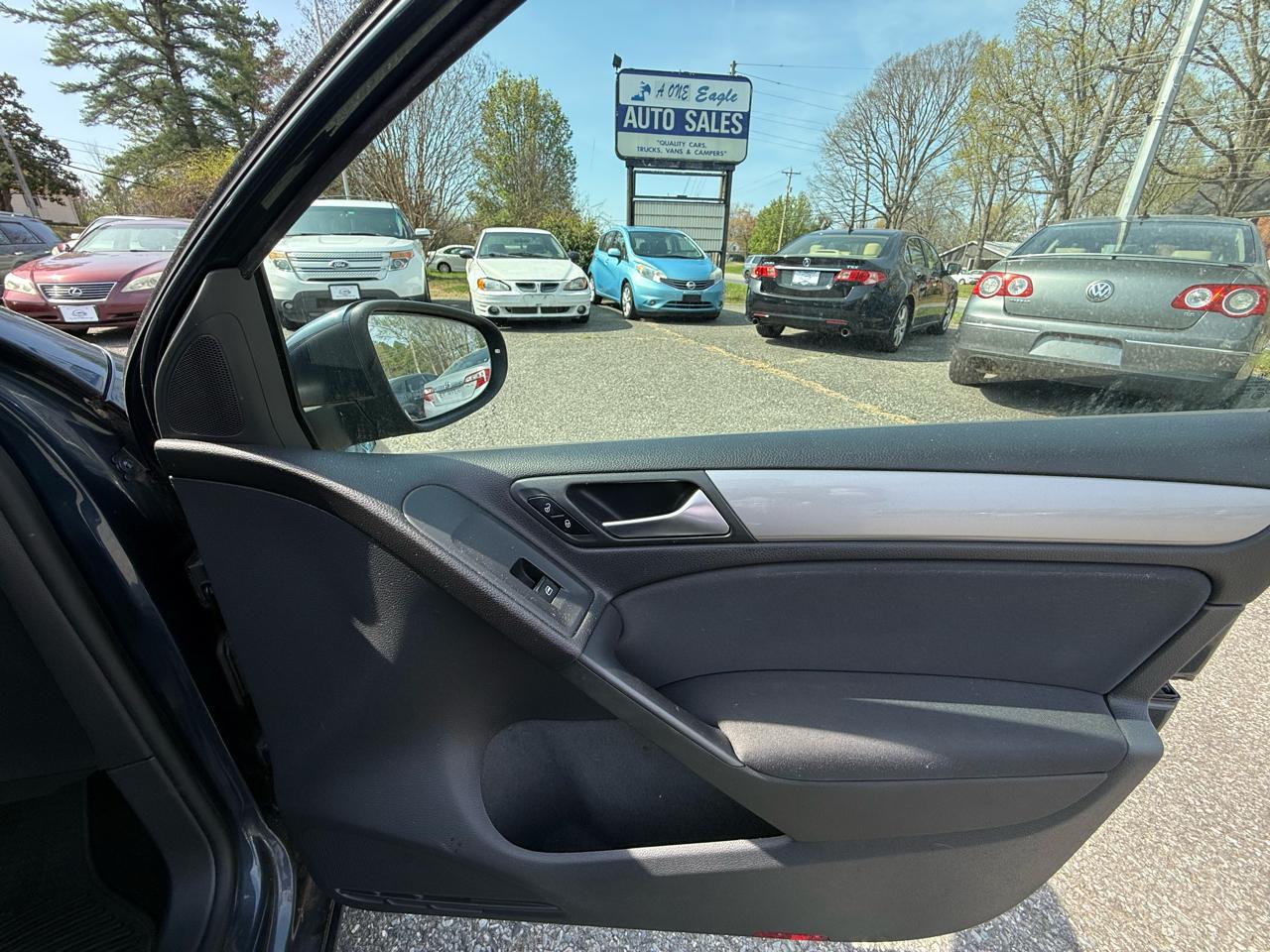 Volkswagen Golf 2.5L Conv & Sunroof 4 Door PZEV 2013