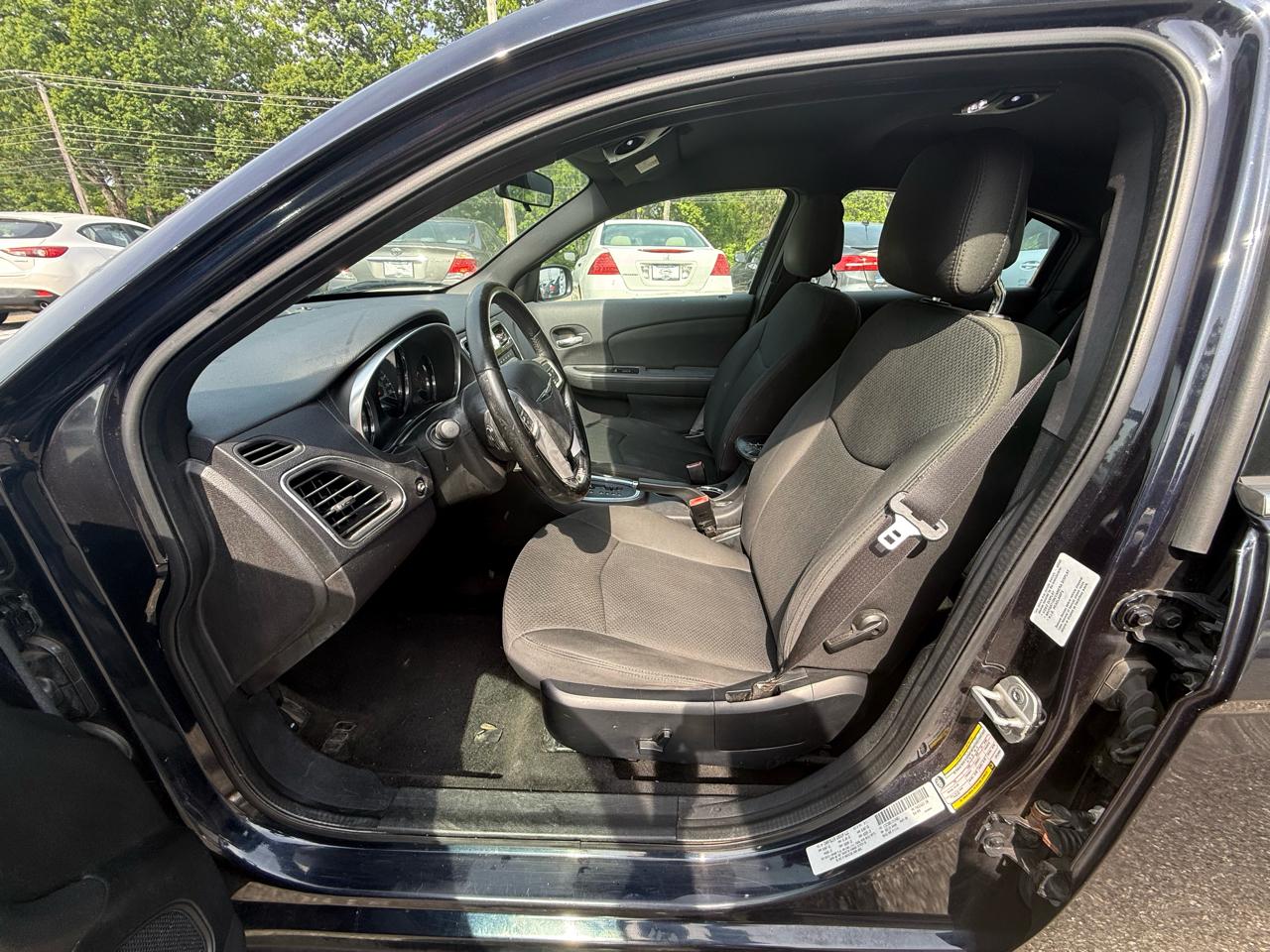 Chrysler 200 Touring 2012