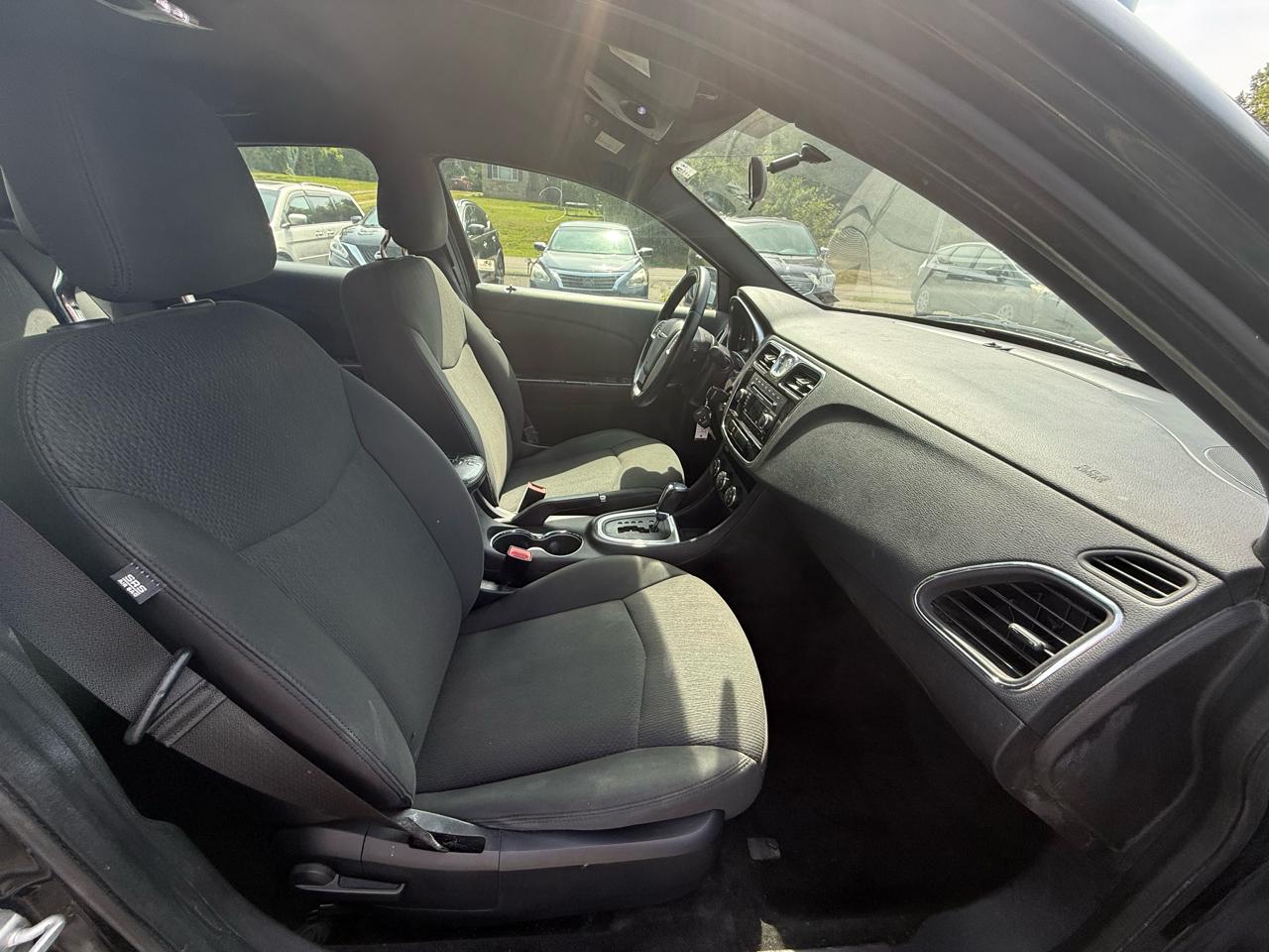 Chrysler 200 Touring 2012