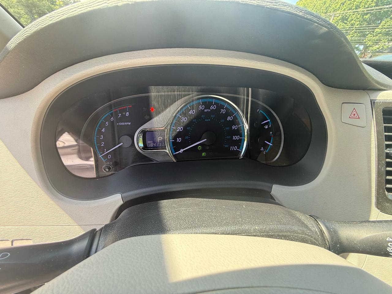 Toyota Sienna 5dr 8-Pass Van V6 XLE FWD (Natl) 2011