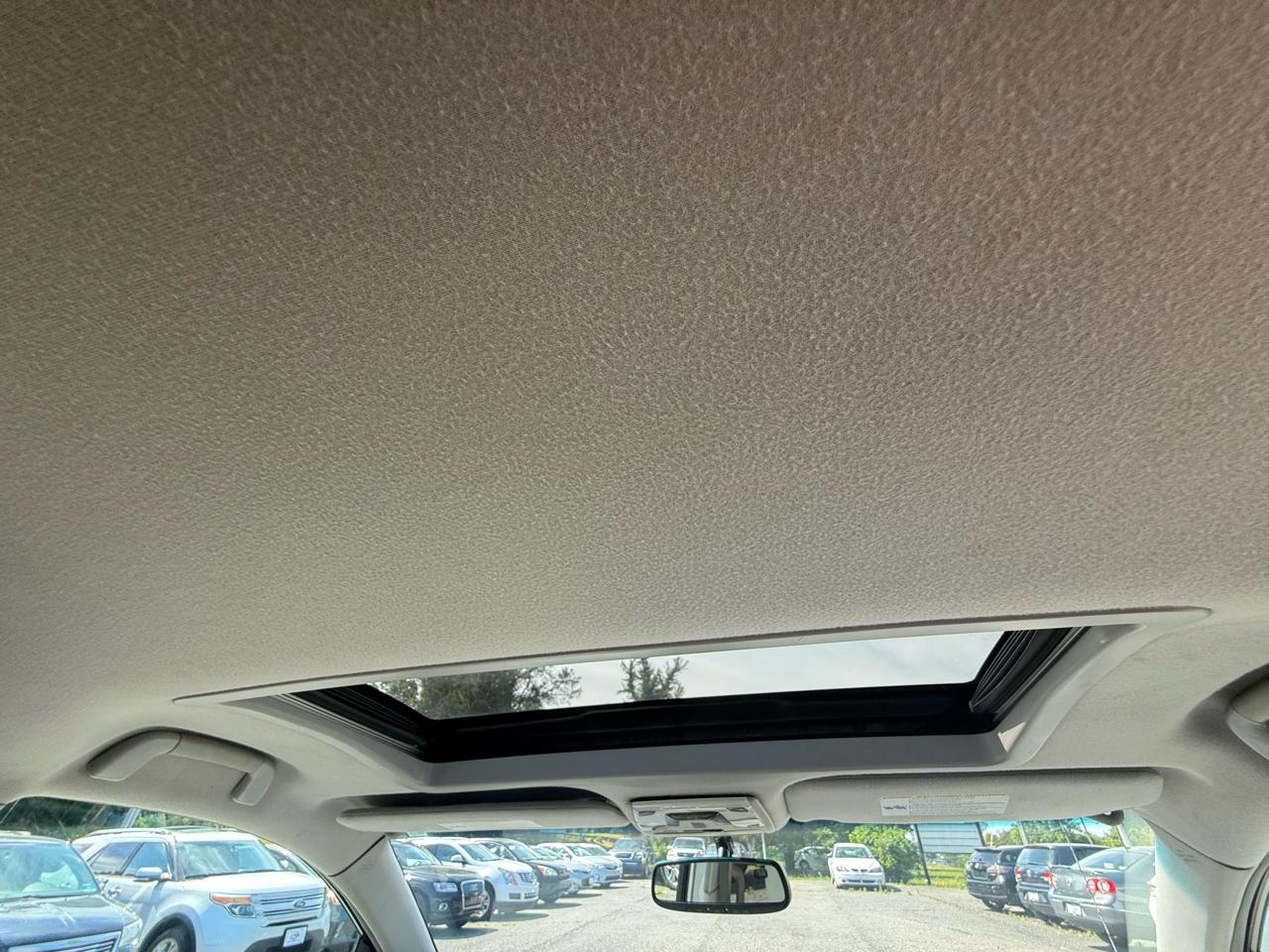 Toyota Sienna 5dr 8-Pass Van V6 XLE FWD (Natl) 2011