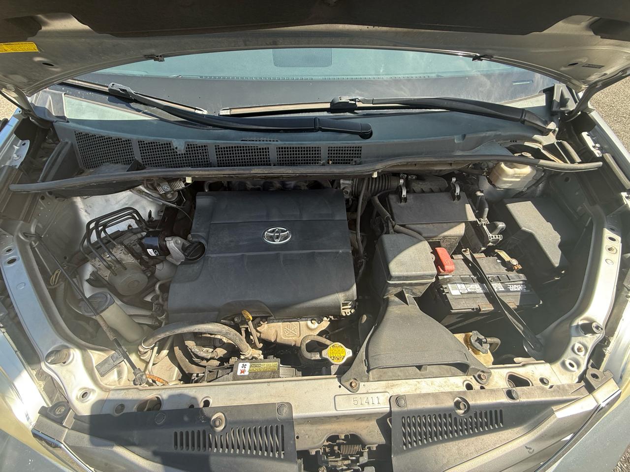 Toyota Sienna 5dr 8-Pass Van V6 XLE FWD (Natl) 2011