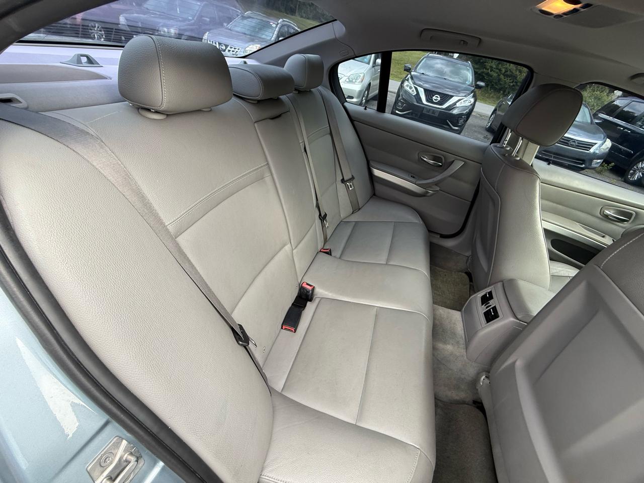 BMW 3-Series 328i SA 2011