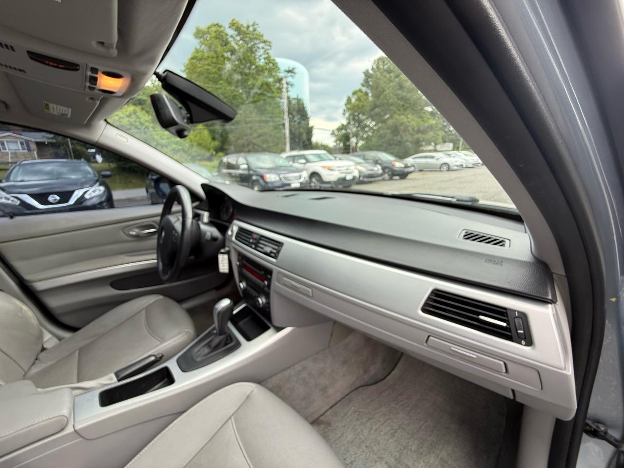 BMW 3-Series 328i SA 2011