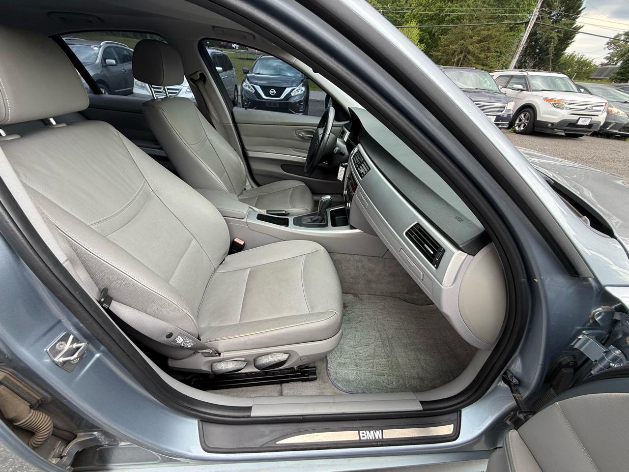 BMW 3-Series 328i SA 2011