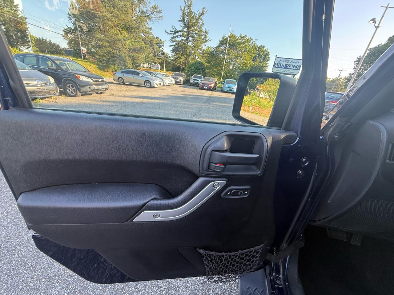 Jeep Wrangler Unlimited Sahara 4WD 2013