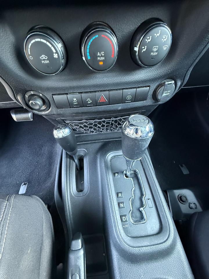Jeep Wrangler Unlimited Sahara 4WD 2013