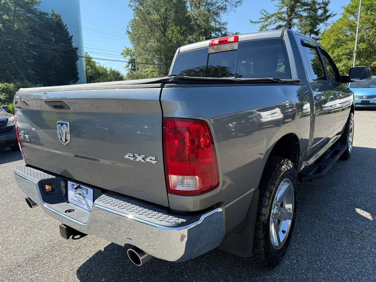 RAM 1500 4WD Crew Cab 140.5" Big Horn 2011