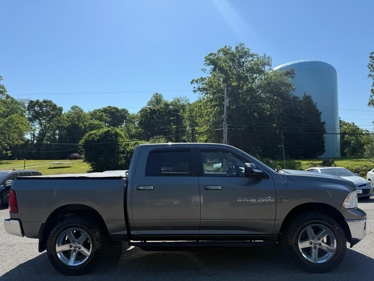 RAM 1500 4WD Crew Cab 140.5" Big Horn 2011