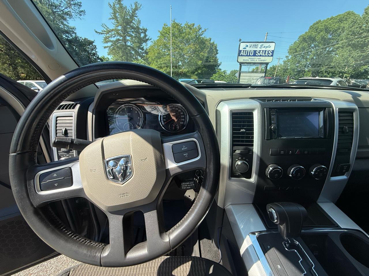 RAM 1500 4WD Crew Cab 140.5" Big Horn 2011