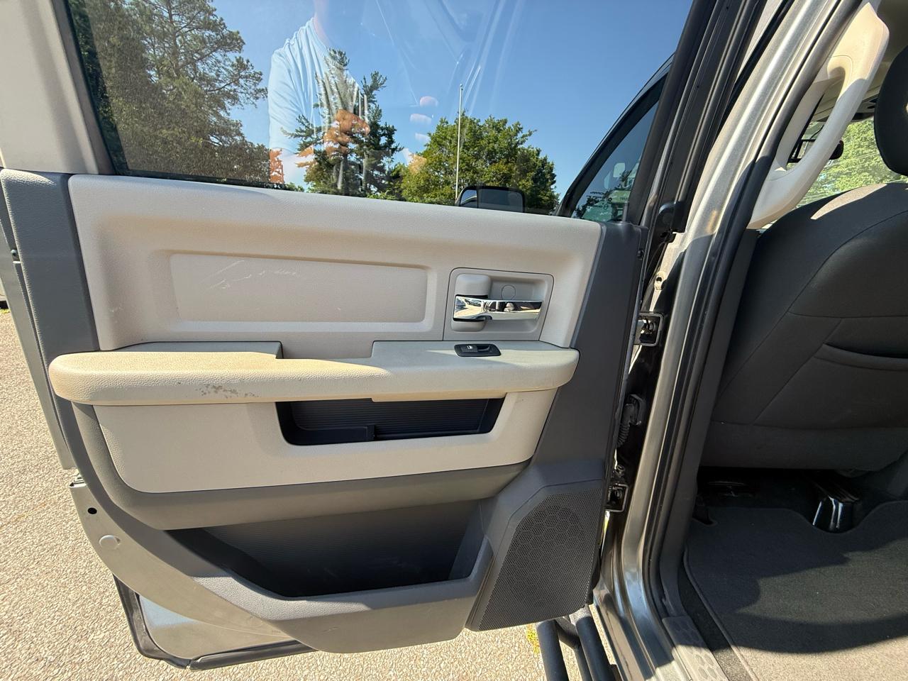 RAM 1500 4WD Crew Cab 140.5" Big Horn 2011