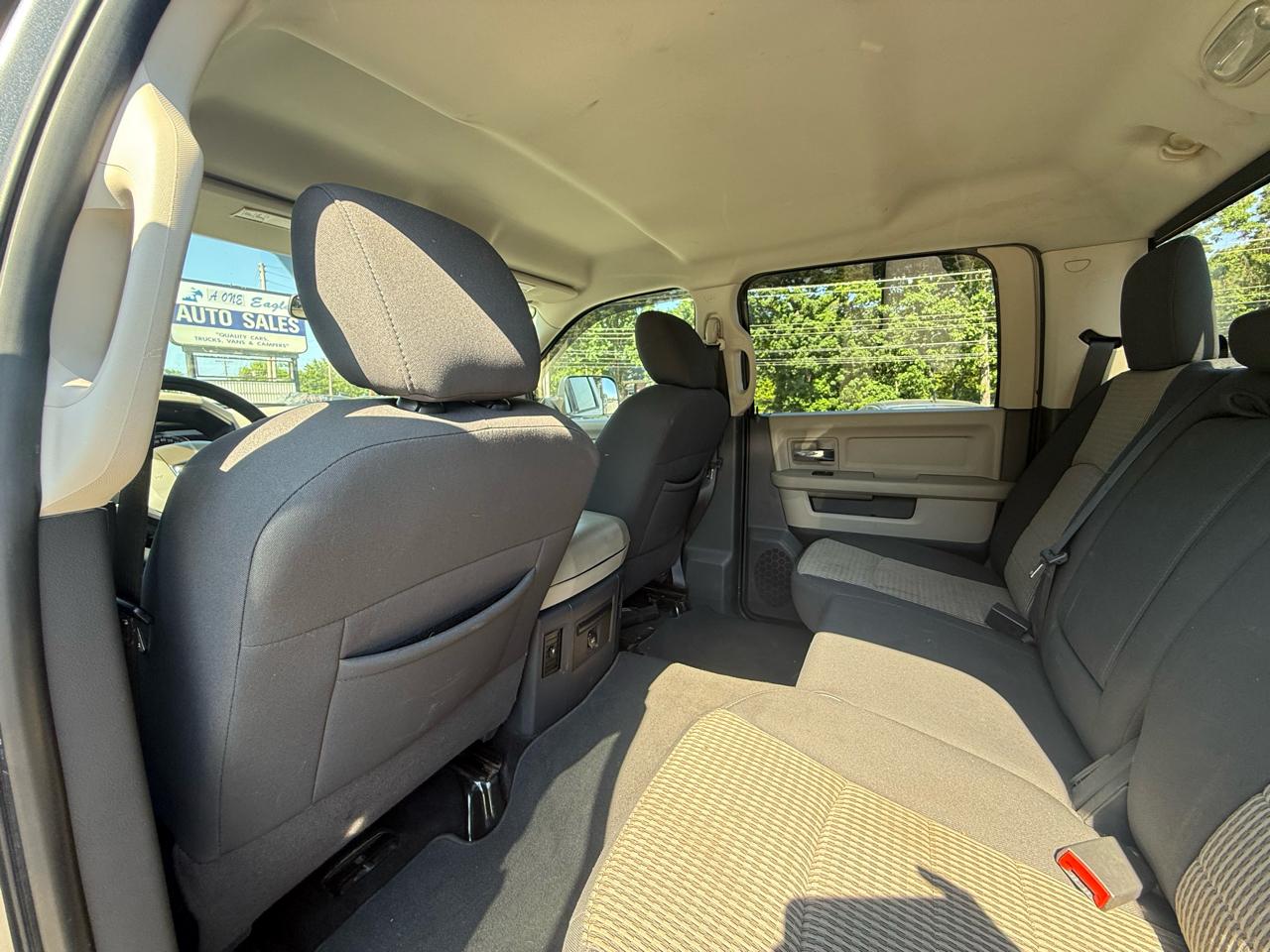 RAM 1500 4WD Crew Cab 140.5" Big Horn 2011