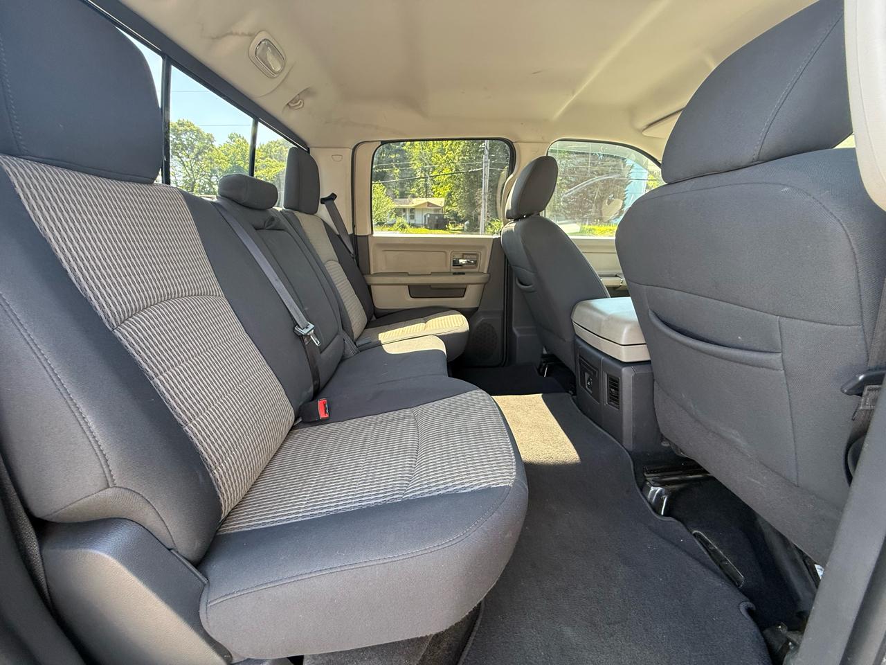 RAM 1500 4WD Crew Cab 140.5" Big Horn 2011