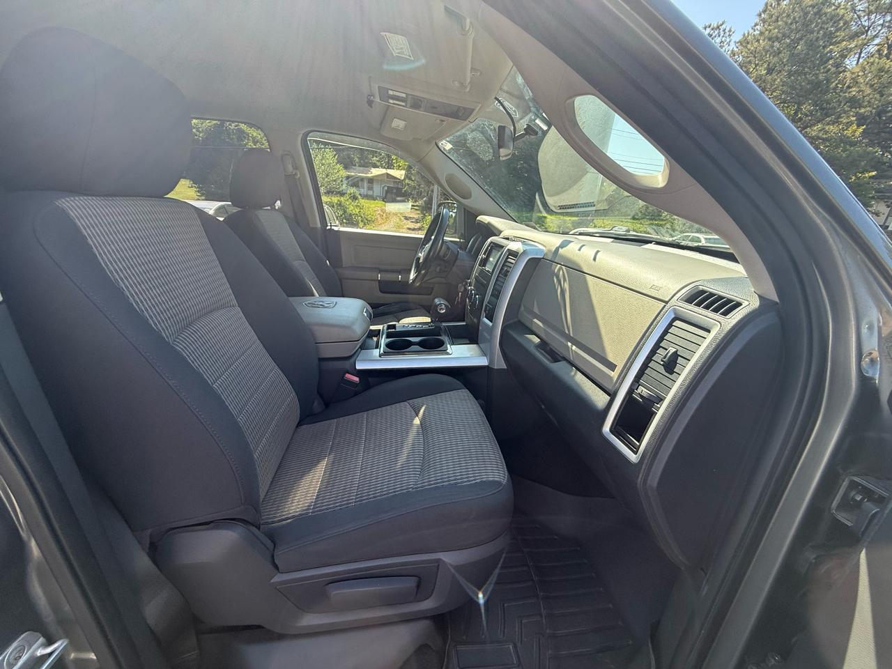 RAM 1500 4WD Crew Cab 140.5" Big Horn 2011