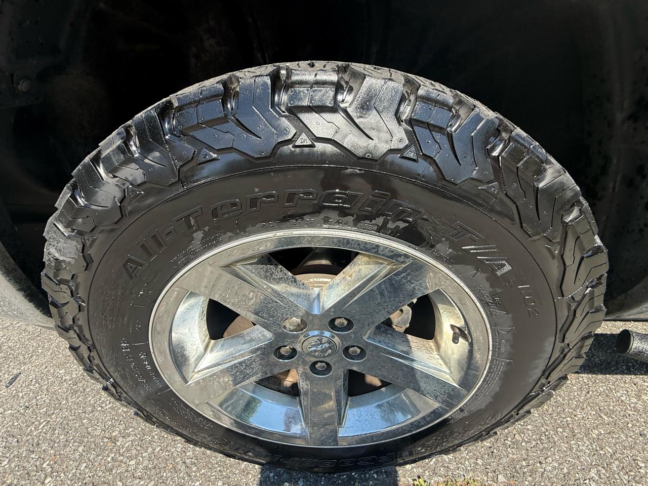 RAM 1500 4WD Crew Cab 140.5" Big Horn 2011