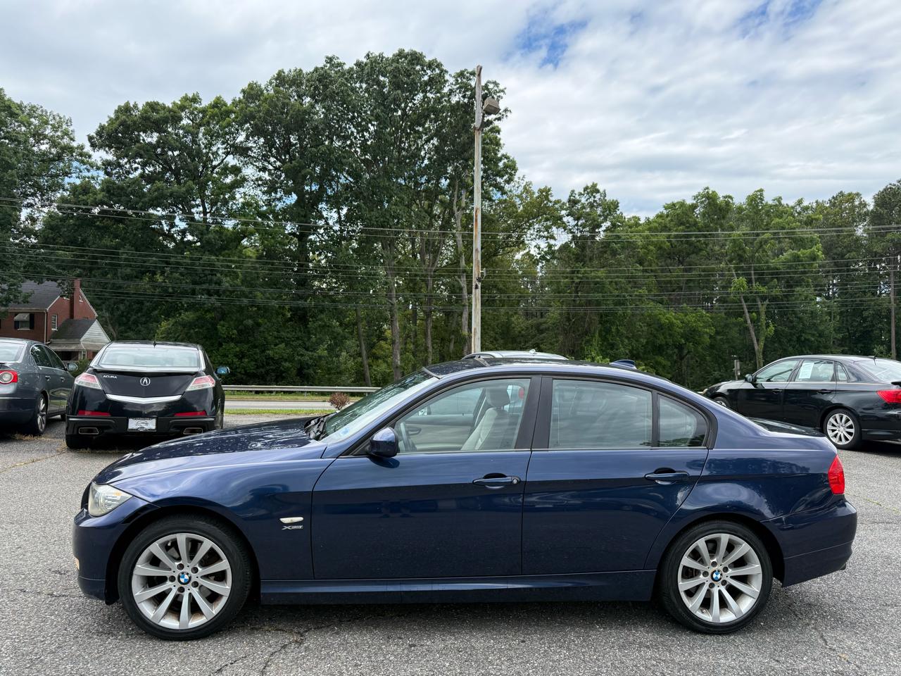 BMW 3-Series 328i xDrive 2011