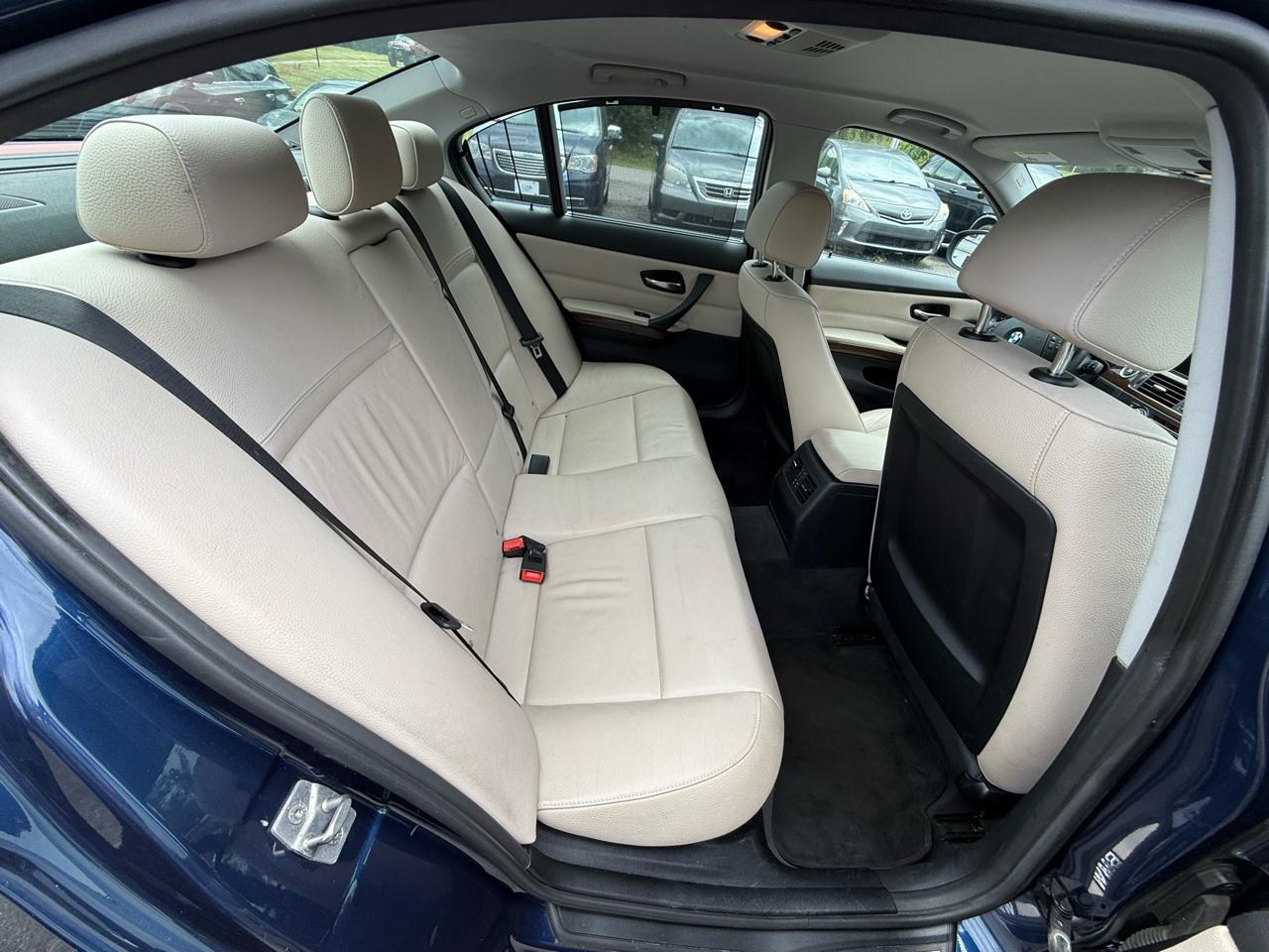 BMW 3-Series 328i xDrive 2011