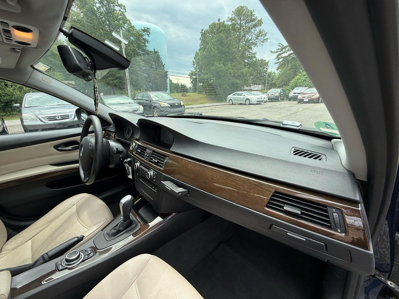 BMW 3-Series 328i xDrive 2011