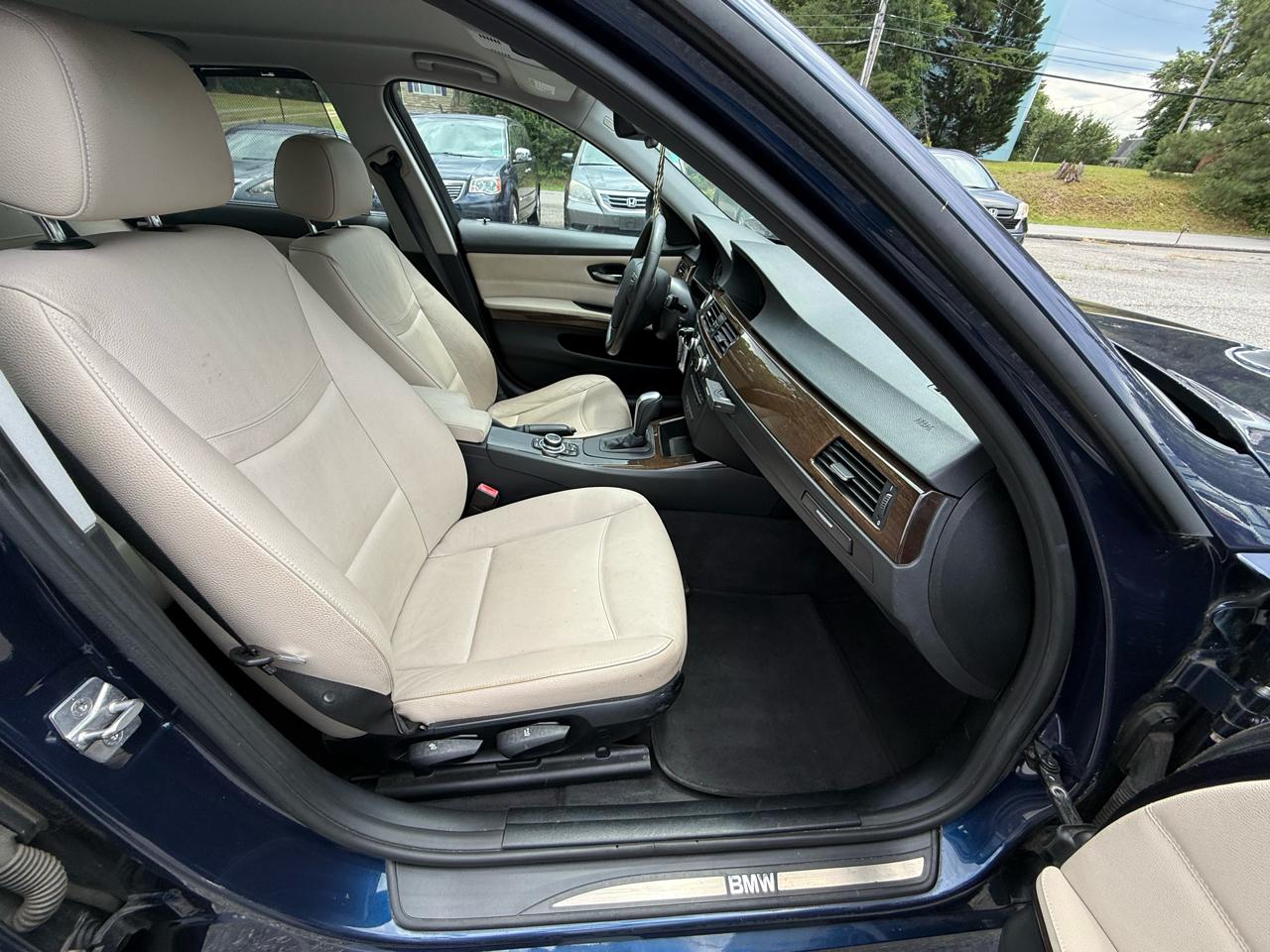 BMW 3-Series 328i xDrive 2011