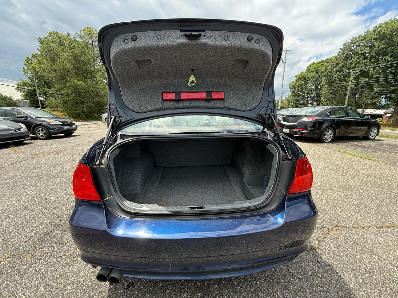 BMW 3-Series 328i xDrive 2011