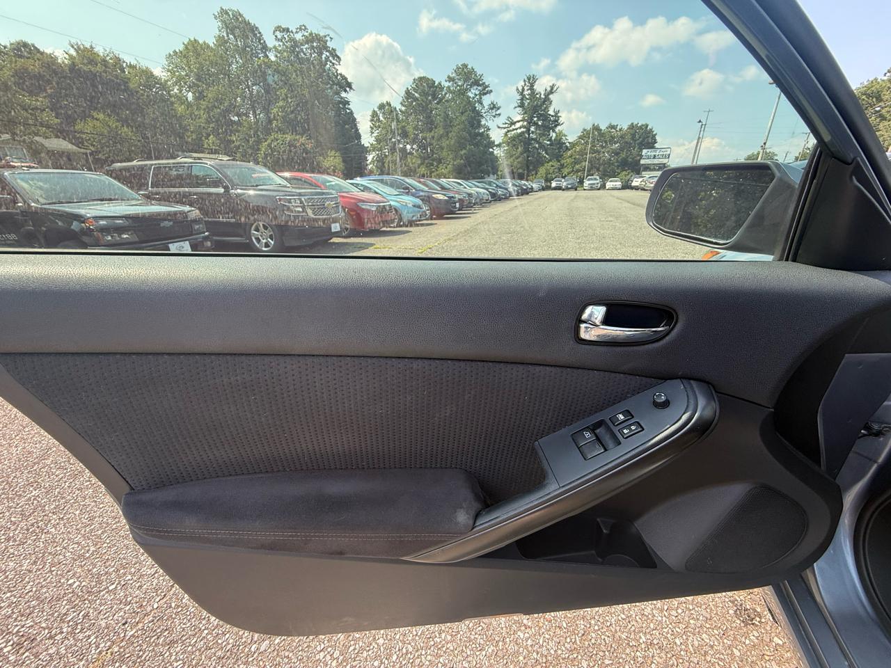 Nissan Altima 2.5 S Coupe 2010