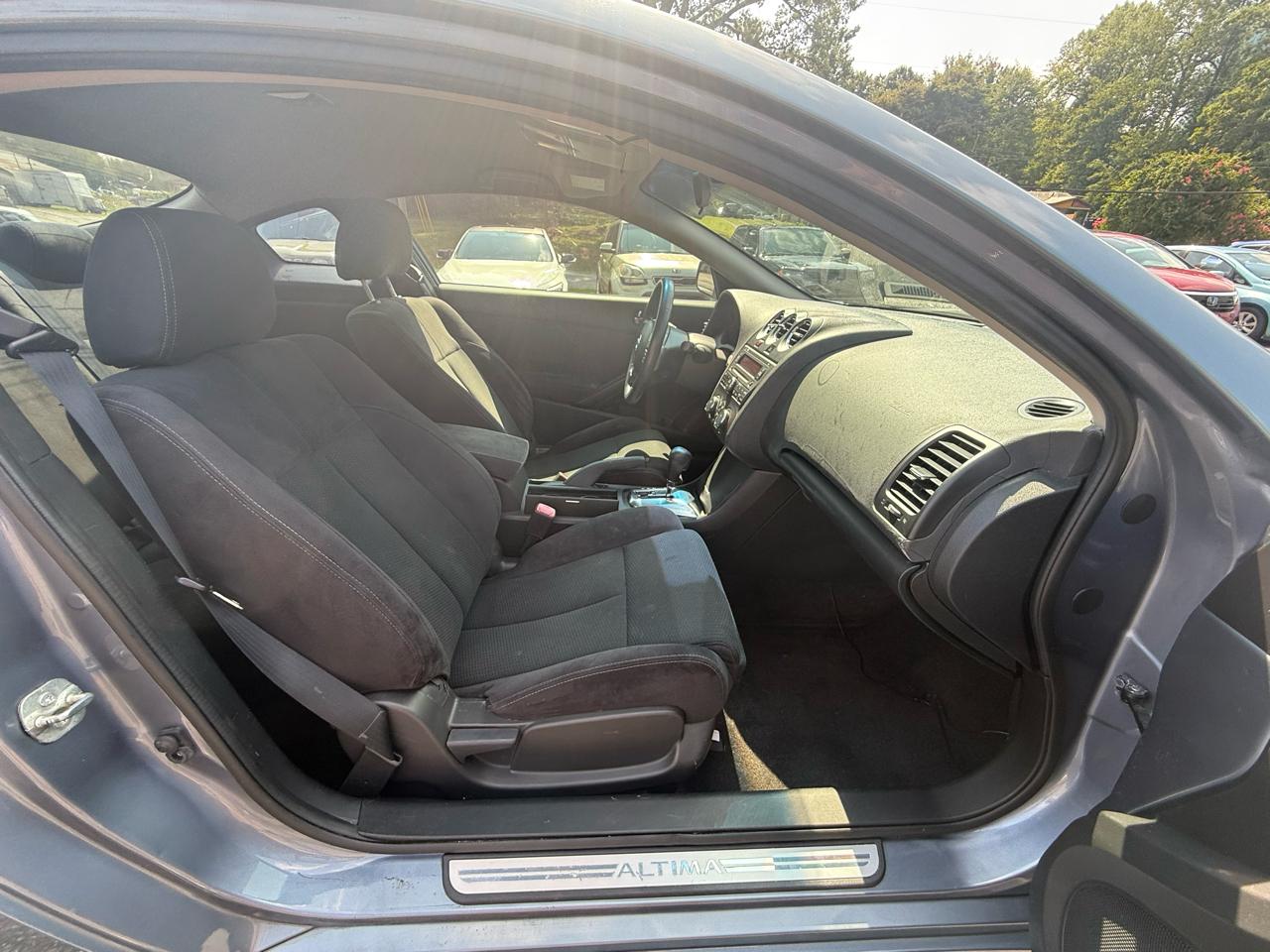 Nissan Altima 2.5 S Coupe 2010