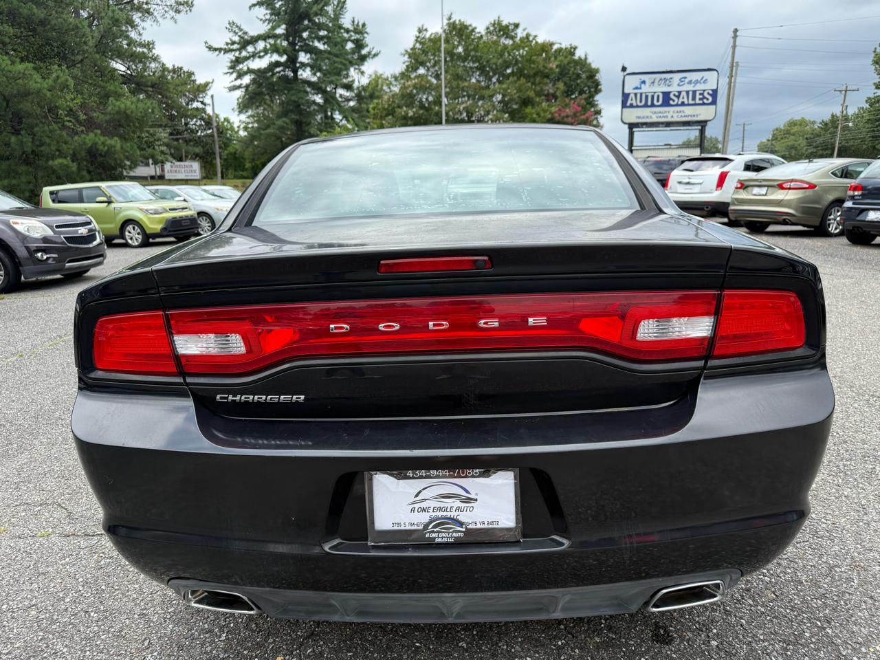 Dodge Charger SE 2011