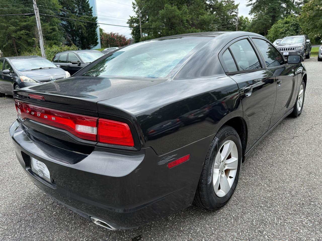 Dodge Charger SE 2011
