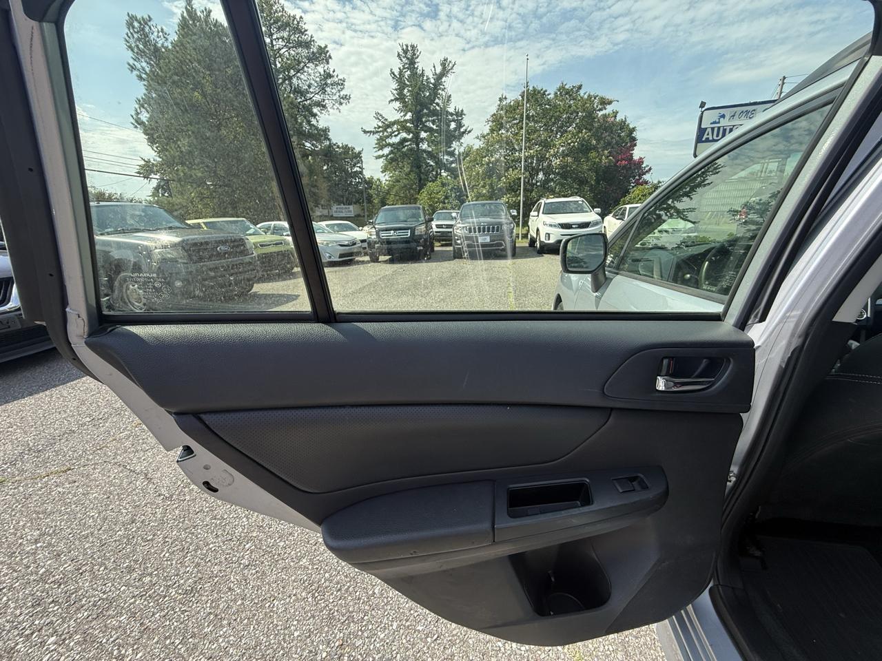 Subaru Impreza Sport 5-Door-Limited+S/R 2012