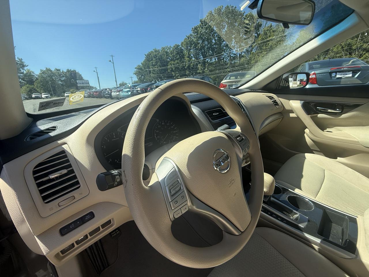 Nissan Altima 2.5 S Sedan 2014