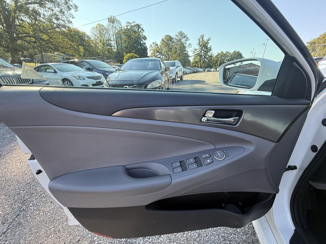 Hyundai Sonata Hybrid Sedan 2013
