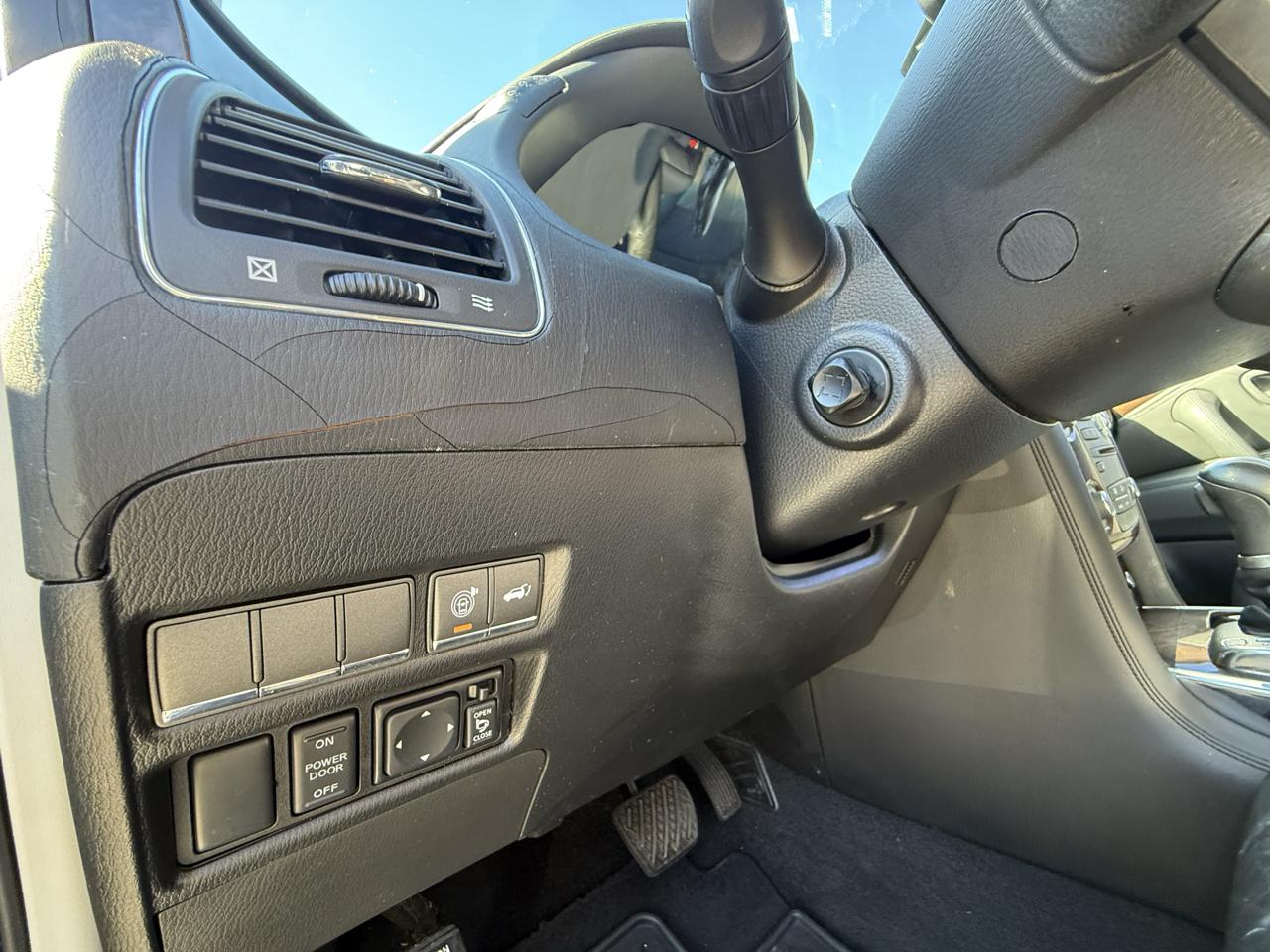 Infiniti QX56 2WD 2012