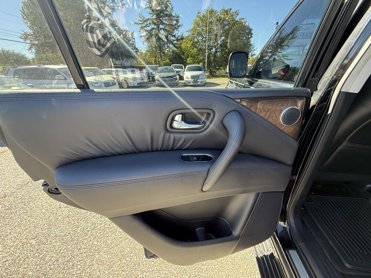 Infiniti QX56 2WD 2012
