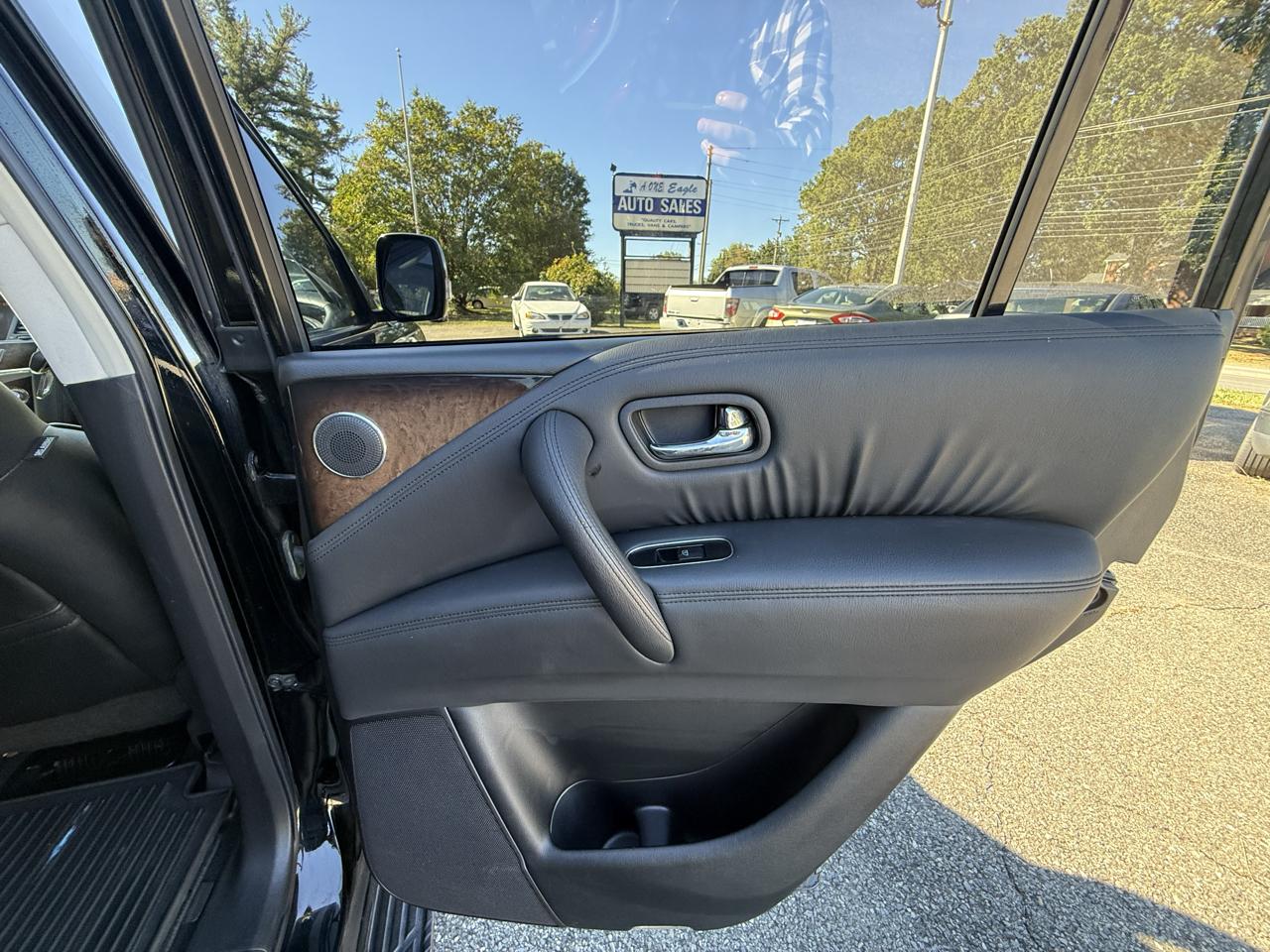 Infiniti QX56 2WD 2012