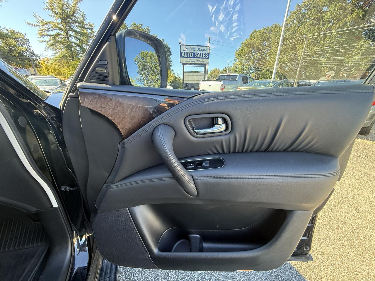 Infiniti QX56 2WD 2012
