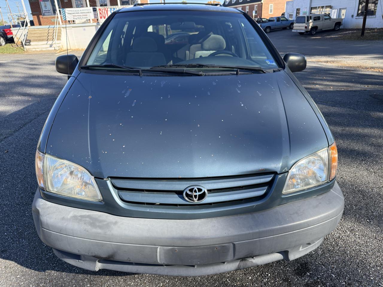 Toyota Sienna LE 2003