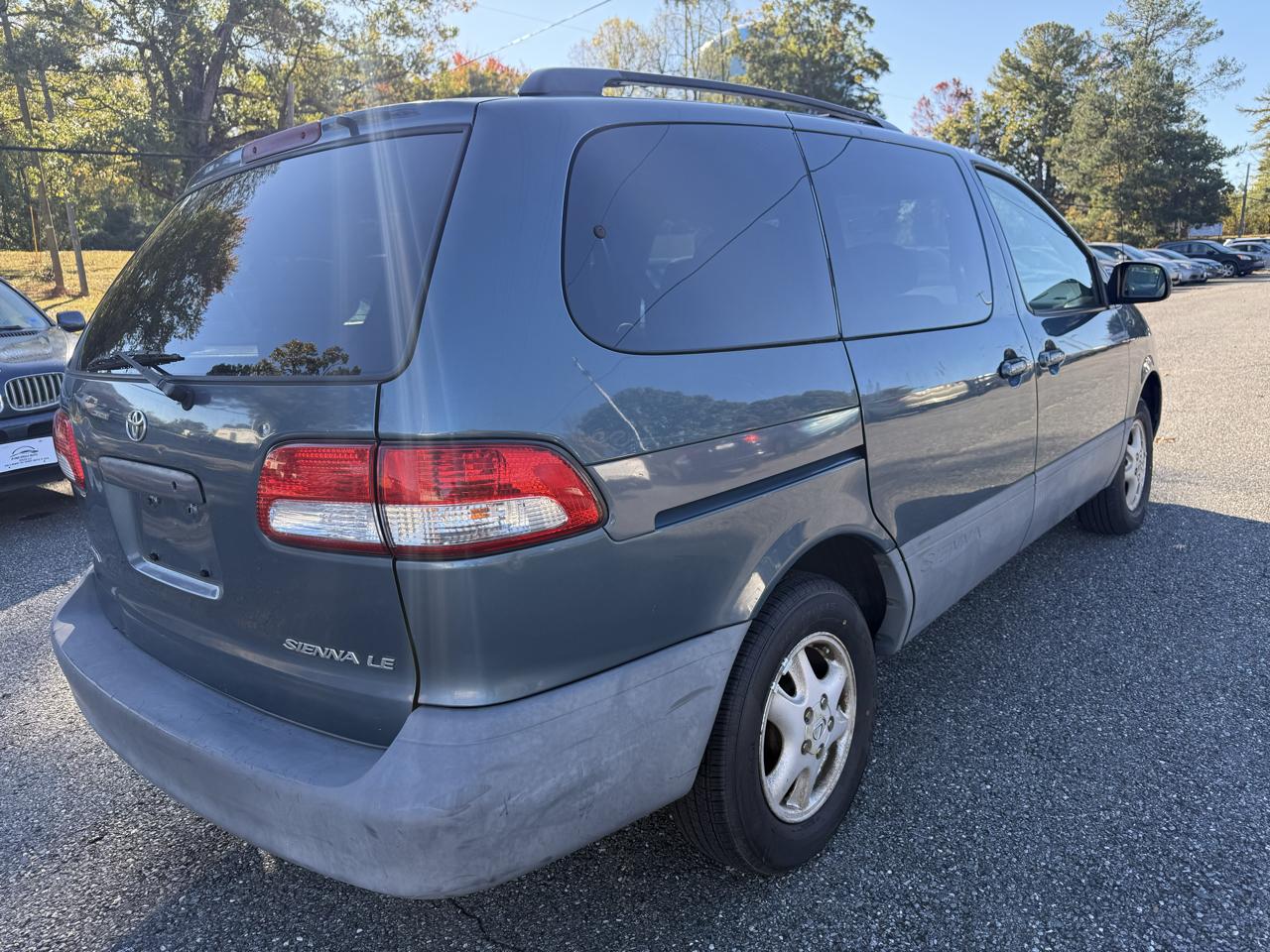 Toyota Sienna LE 2003
