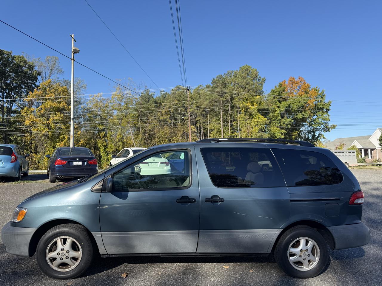 Toyota Sienna LE 2003