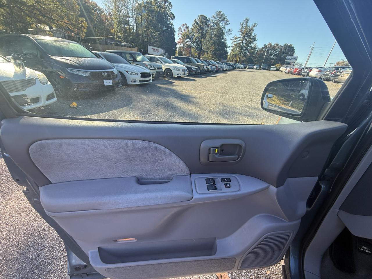 Toyota Sienna LE 2003