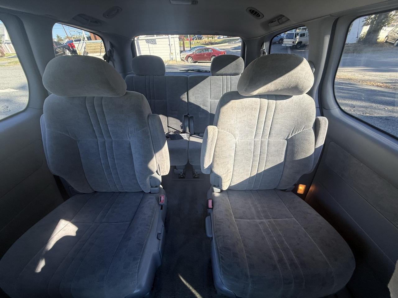 Toyota Sienna LE 2003