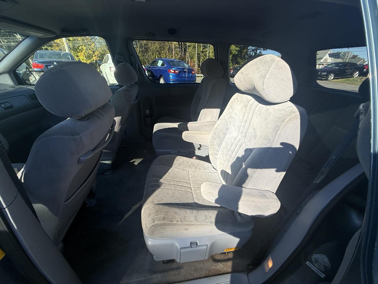 Toyota Sienna LE 2003