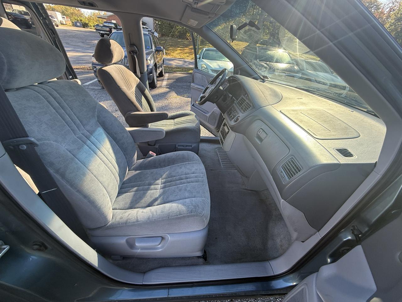 Toyota Sienna LE 2003