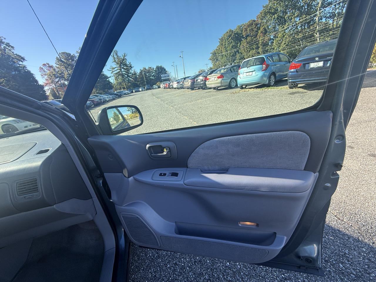 Toyota Sienna LE 2003