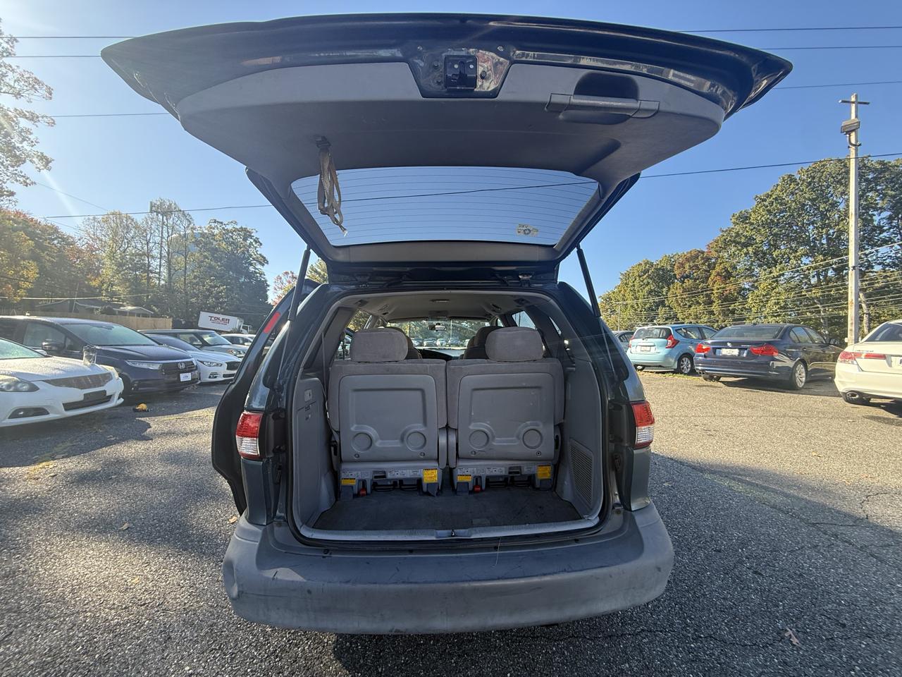 Toyota Sienna LE 2003