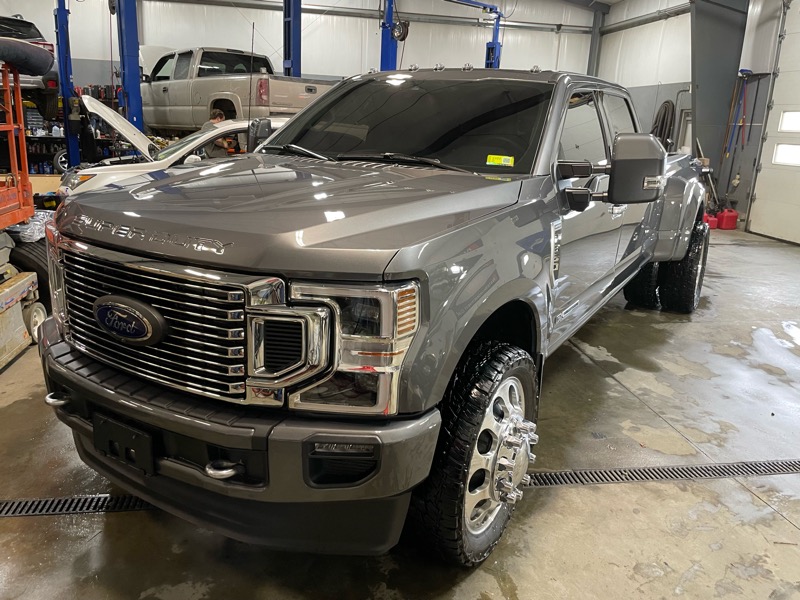 Ford F-350 SD Limited Crew Cab Long Box 4WD DRW 2022